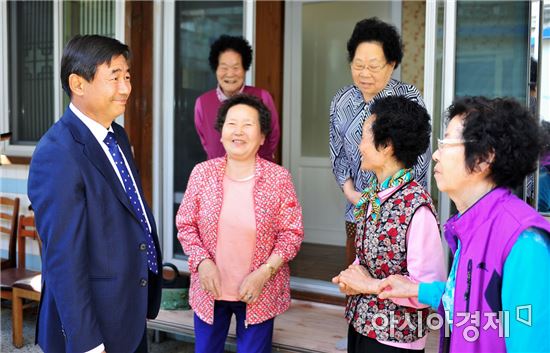 [포토]최영호 광주시 남구청장, 노후 경로당 현장 점검