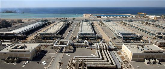 두산중공업이 2012년 수주해 ‘올해의 민간용 해수담수화 플랜트(Municipal Desalination Plant of the Year)’에 선정된 사우디아라비아 얀부3 해수담수화플랜트 전경.