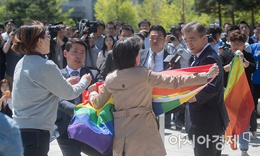 [포토]문재인 앞에서 피켓 든 동성애자들