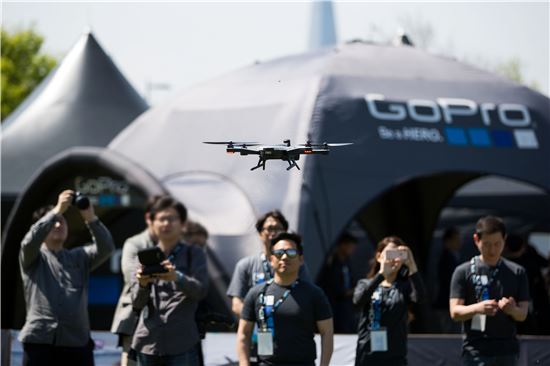 [르포] 고프로 첫 드론 '카르마'…"오락실 게임보다 쉽다"