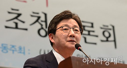 [포토]유승민, 대인노인회 초청 토론회 참석