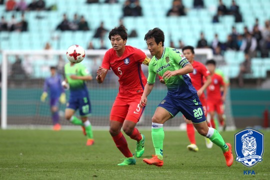 혹독한 스파링…U-20, K리그 선두 전북에 0-3 완패