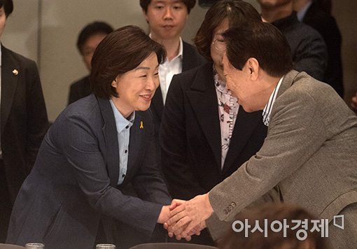 [포토]인사 나누는 심상정 후보