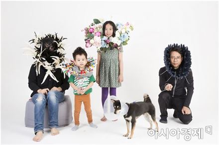 배종헌, 엘리자베스 카라를 한 가족사진, 2016, 디지털 C 프린트, 디아섹, 150x225cm