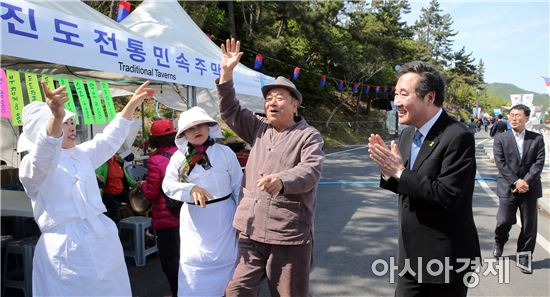 이낙연 전남지사, 진도 신비의 바닷길 축제 참석