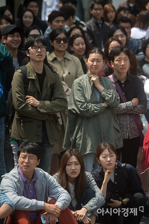[포토]유세현장 지켜보는 유권자들
