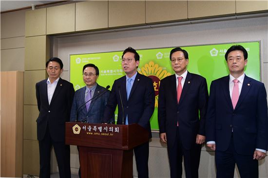 김진수 시의원, 바른정당 돌아 자유한국당 원대복귀