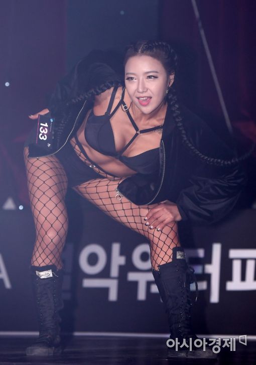 [포토]머슬마니아 윤수경, '쎈 언니의 퍼포먼스'