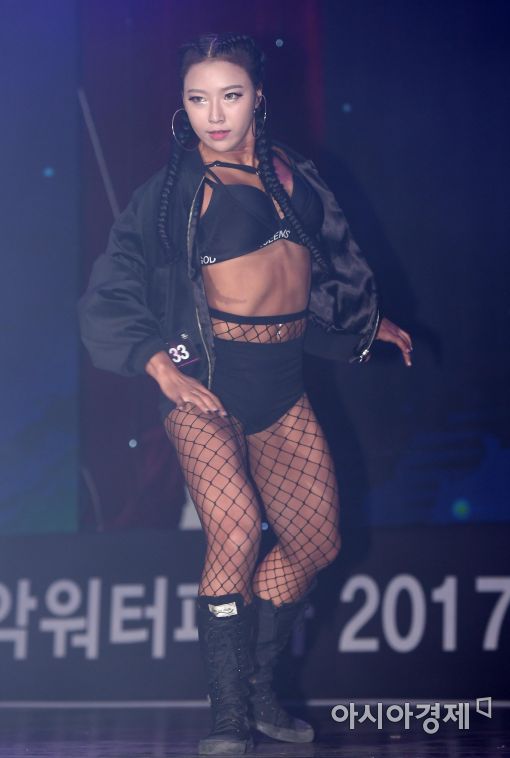 [포토]머슬마니아 윤수경, '쎈 언니의 퍼포먼스'