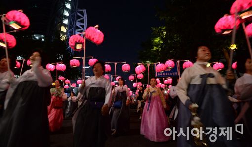 [포토]도심 밤거리 밝히는 연등 