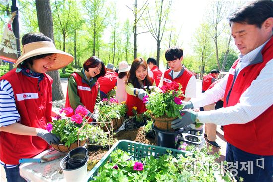 LG전자 임직원 2000여명, 환경보호 봉사활동 진행