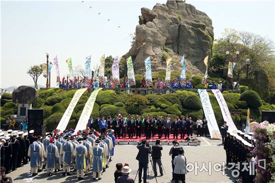 이낙연 전남지사,목포 이순신 수군문화제 선포식 참석