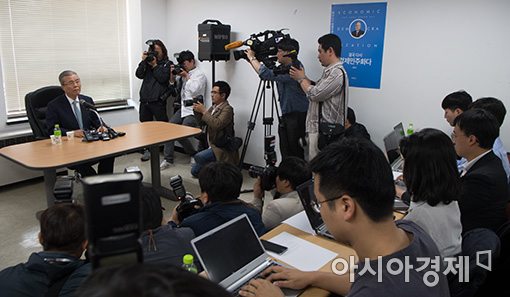 [포토]김종인, 안철수 지지 기자회견