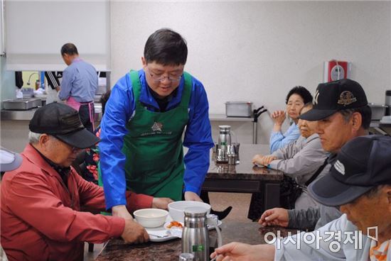 전주 어르신들 "문재인이 대통령 돼야 한당께"