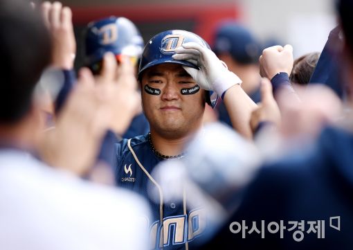 [포토]박석민, '쐐기 투런포 넘기고 왔어!'