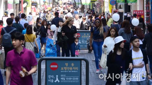 화장품 로드숍도 가을 옷 입었다…"9월 세일, 시작합니다" 