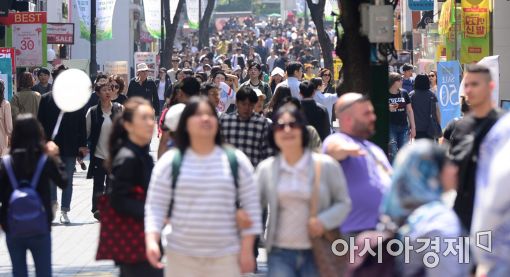 [포토]북적이는 명동쇼핑거리