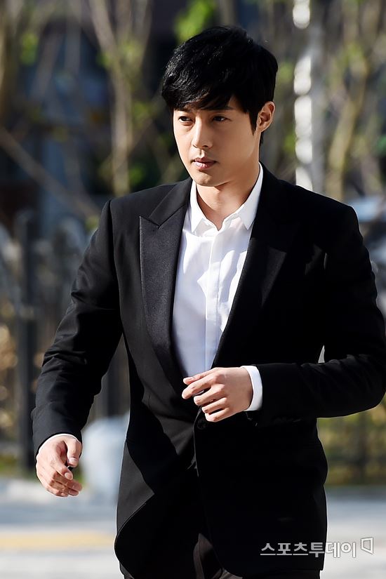 가수 김현중 前여자친구, '폭행 유산' 손배소 2심서도 패소 