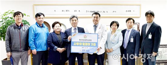“암환자 돕자” 잇단 후원·휠체어 기부·헌혈증 전달
