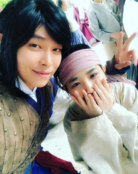 '역적'윤균상, 안예은과 다정한 인증샷…"진짜 팬이에요"