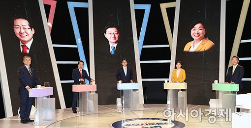 [포토]마지막 토론회 준비하는 후보들