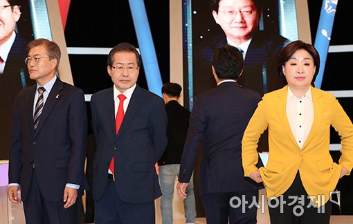 [포토]등 돌린 유승민 후보