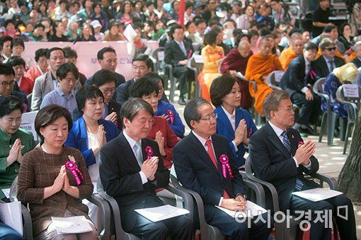 [포토]대선후보들,  '불심잡기' 경쟁