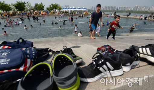 [포토]'신발은 벗어두고'