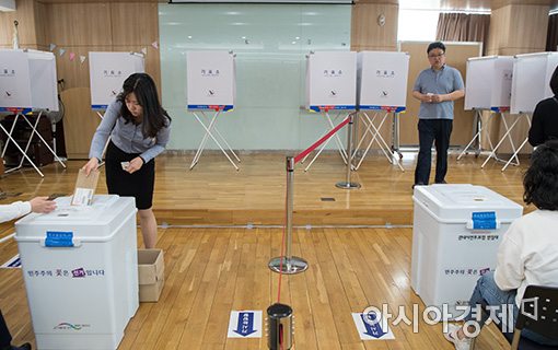 [포토]사상 첫 대통령선거 사전투표 실시