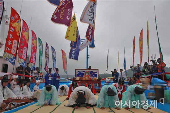 <영광법성포 단오제 용왕제 모습. 사진=영광군> 