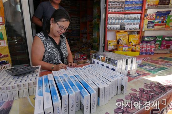 몽골의 한 판매점에서 KT&G 담배가 판매되고 있는 모습.