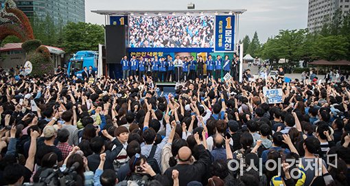 [포토]문재인 후보, 일산 집중유세