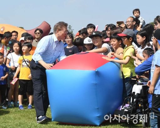 [포토]'한 명, 한 명, 눈을 맞추며'