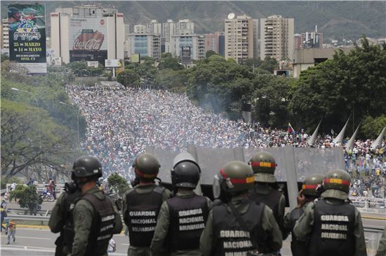 베네수엘라 마두로 집권 2기 시작, 군부 쿠데타 정말 일어날까?