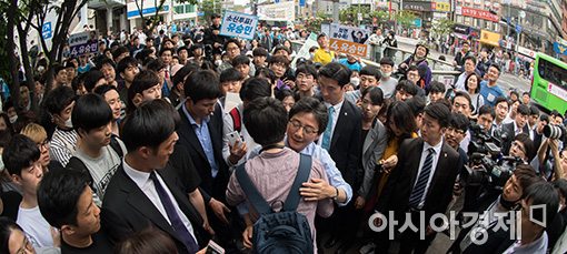 [포토]노량진역 광장 가득메운 시민들