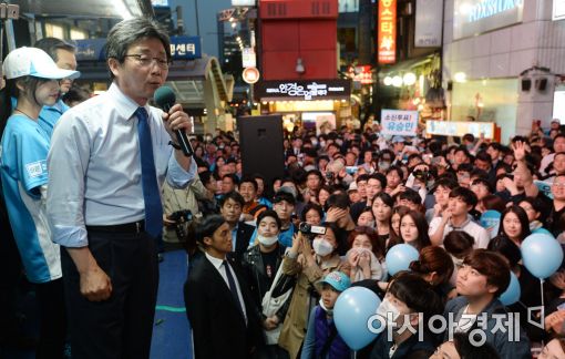 [포토]유승민, 명동에서 지지호소