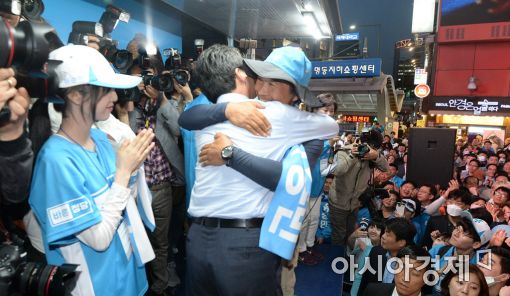 [포토]유승민, 이학재 의원과 포옹