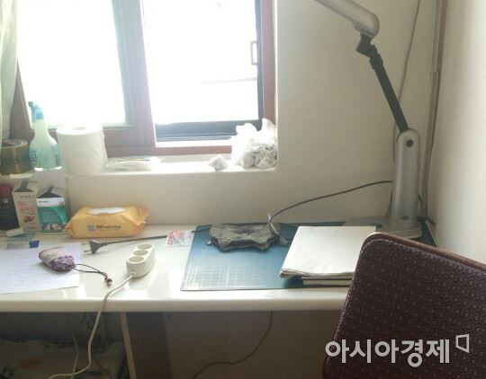 2년째 고시원에서 취업 공부를 하고 있다는 고시생의 방/사진=한승곤 기자 hsg@asiae.co.kr