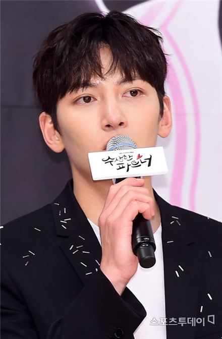 '수상한 파트너' 지창욱 "전작과 같은 액션 없어 다행…몸 편히 촬영 중"