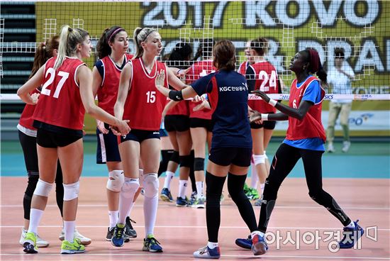 [포토]하이파이브하는 참가자들