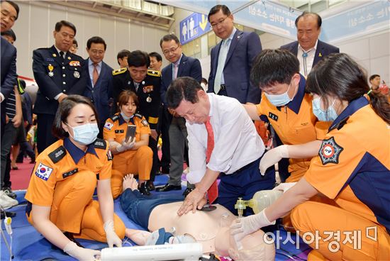 윤장현 광주시장, 2017 빛고을 안전체험 한마당 참석