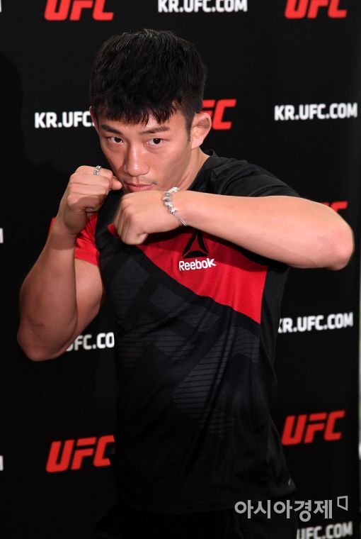 UFC 밴텀급 곽관호, 러셀 돈에게 1라운드 TKO패