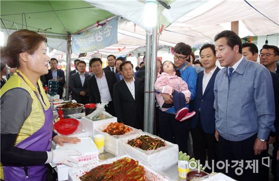 이낙연 국무총리 후보자, 여수수산시장 방문