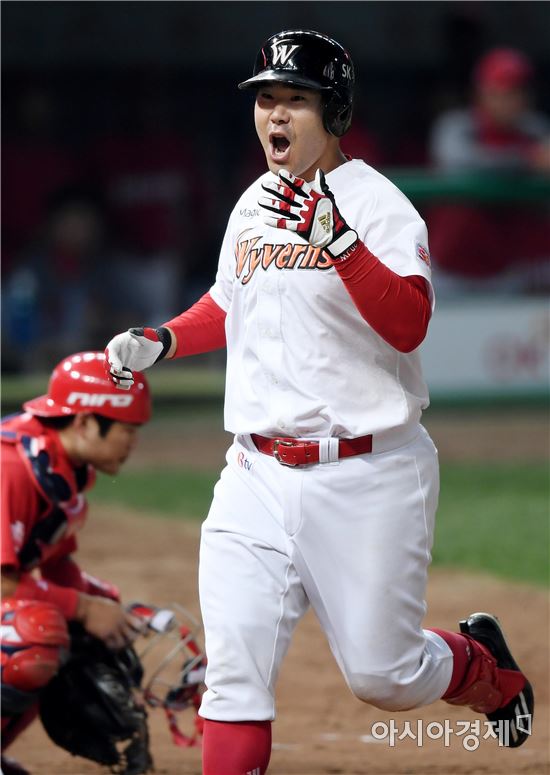 [포토]이재원, '역전 스리런 환호'