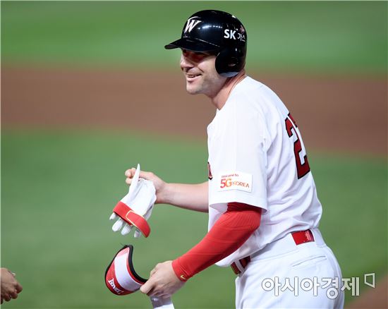 [포토]로맥, '첫 안타 미소'