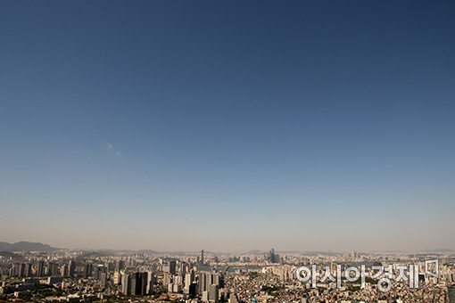 [포토]'맑은 하늘아래 황사'