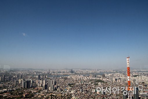 [포토]'맑은 하늘아래 황사'