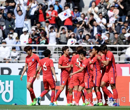 [포토]선제골 기쁨 나누는 U-20 대표팀