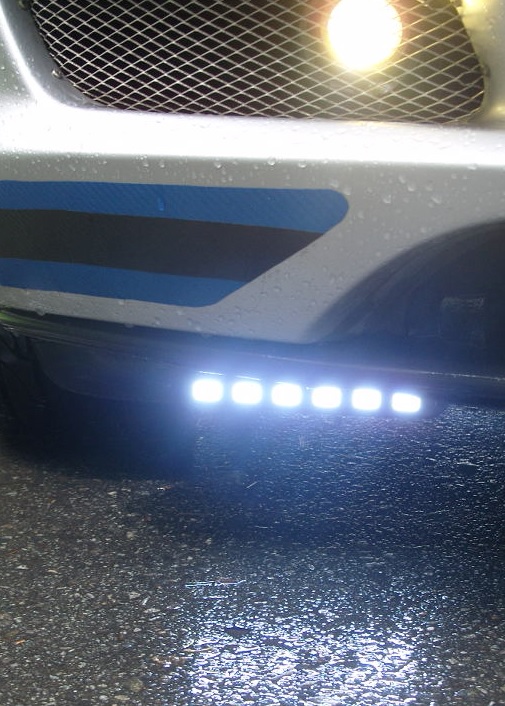 전조등을 불법으로 개조한 차량이 강한 빛을 내뿜고 있다. 사진제공=서울시