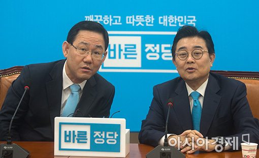 [포토]바른정당 찾은 전병헌 신임 정무수석